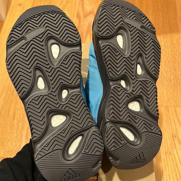 Yeezy 700 MNVN - Picture 4 of 7